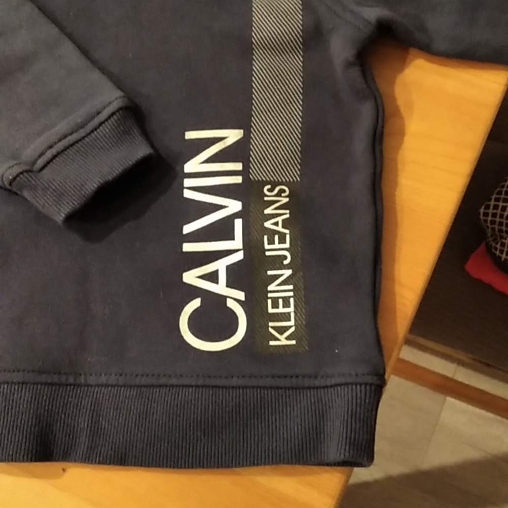 CK Size 4 - Hoodie - Picture 2 of 4